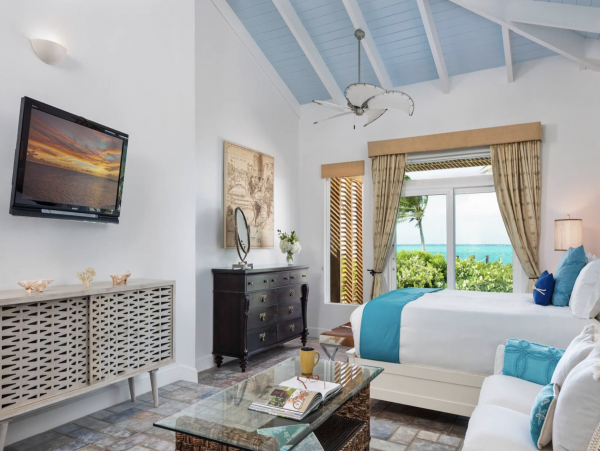 Turtle Cove Area villa with hot tub and private freshwater pool
